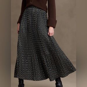 NEW Banana Republic Pleated Maxi Skirt Size 2